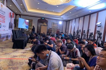 Wartawan "nobar" debat capres di Hotel Shangri-La Jakarta