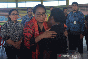 Menteri Yohana kuatkan perempuan pengungsi banjir bandang Sentani