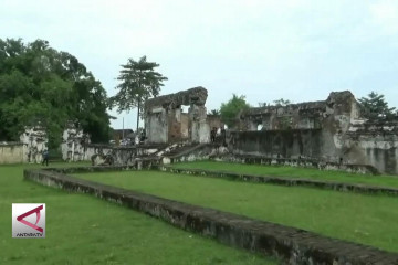 Reruntuhan Keraton Kaibon, lokasi favorit foto pranikah
