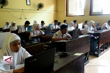 Di Jatim ujian nasional pakai smartphone