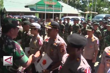 60 Personel TNI-Polri terima penghargaan