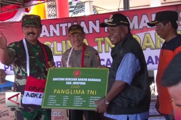 Panglima TNI & Kapolri tinjau korban banjir di Sentani