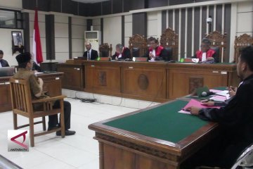 Taufik Kurniawan Jalani Sidang Perdana