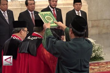 Presiden saksikan pengambilan sumpah  dua Hakim Konstitusi