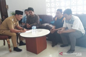 Tak digaji tiga bulan, ratusan karyawan di Karawang mengadu ke Wabup