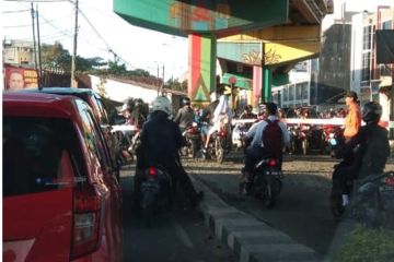 Kemacetan saat kereta api melintas