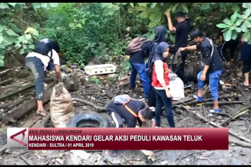 Mahasiswa Kendari gelar aksi peduli kawasan teluk