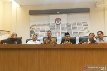 Balques Manisang dan Tomy Ristanto moderator debat kelima