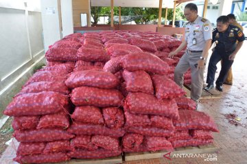 Bea Cukai Aceh hibahkan 20 ton bawang merah hasil penindakan