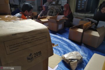 KPU Gresik : pengganti 10.477 lembar surat suara rusak pekan depan