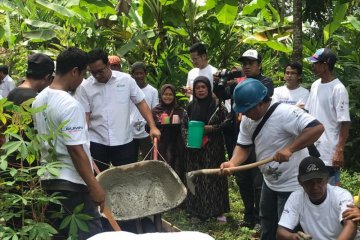 Perbaikan jalan pelosok desa di Ciamis-Jabar dibantu tiga BUMN