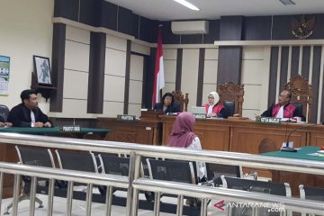 Istri pejabat kantor pajak didakwa lakukan pencucian uang