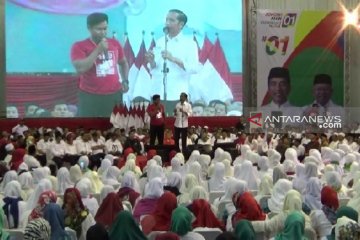 Ribuan warga Ngawi ikuti kampanye Jokowi di GOR Bung Hatta