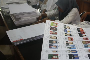 Ribuan surat suara di KPU Karawang rusak