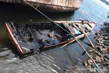 Kapal Nelayan Tradisional Yang Dibakar