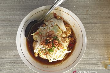 Makanan khas bumbu kacang, ini bedanya ketoprak dan kupat tahu