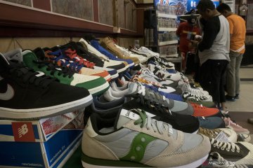 Pameran foto hingga bazaar sneakers warnai libur Pemilu
