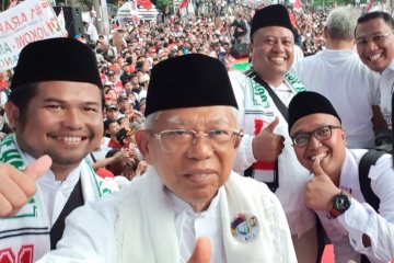 Ma'ruf Amin berswafoto bareng warga Tangerang