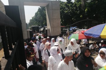 Massa pendukung Prabowo-Sandi mulai tinggalkan GBK