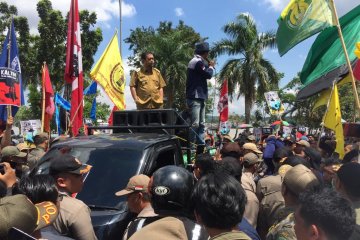 Demo Mahasiswa Tolak Pabrik Semen di Kaltim Kembali Ricuh