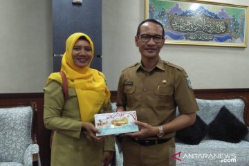 Nita Hermawati pengusaha kue berbagi dengan penyandang disabilitas