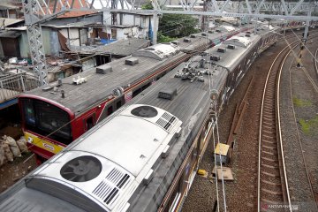 Pengerjaan rel dwi ganda di Tambun, perjalanan kereta terganggu