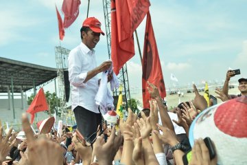 Jokowi rencanakan konektivitas darat dukung Karawang kota industri