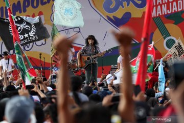 Aksi Kaka Slank hibur simpatisan Jokowi