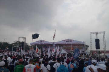 Massa kampanye akbar Prabowo-Sandi padati Benteng Kuto Besak Palembang