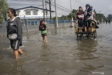 Banjir sebabkan Jalan Dayeuhkolot-Baleendah Bandung terputus