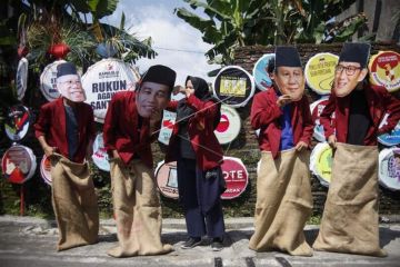Aksi lomba balap karung