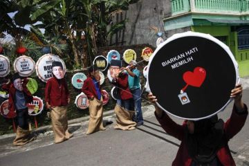 Aksi lomba balap karung