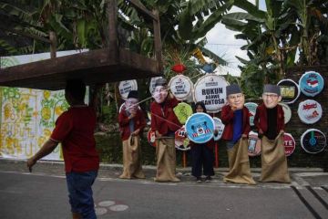 Aksi lomba balap karung