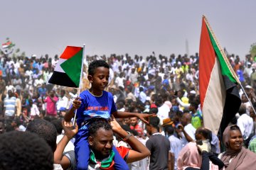 Protes berlanjut di Sudan, meskipun ada larangan orang keluar rumah