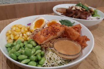 Sabai Sabai, Kokoro, salad bercita rasa Jepang dan Thailand