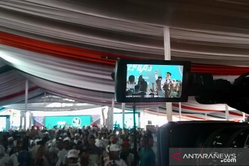 Ifan Seventeen hibur simpatisan Jokowi di Sentul