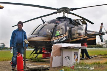 KPU Yalimo distribusi logistik dengan helikopter