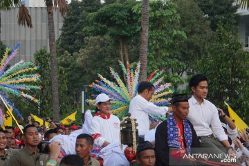 Jokowi, Iriana, dan Kaesang menuju Fairmont tumpangi kereta kencana