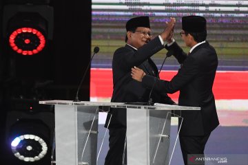 Akhir debat capres kelima, Prabowo tos dengan Sandiaga