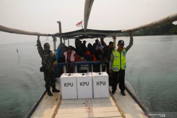 Kirim logistik pemilu ke Pulau Karimunjawa