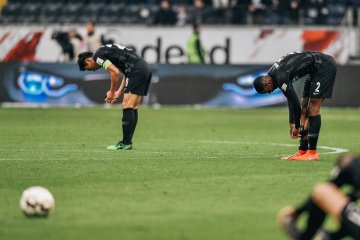 Dapat kartu merah lagi, Frankfurt telan kekalahan 1-3 kontra Ausgburg