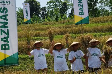 Baznas berdayakan petani Karawang