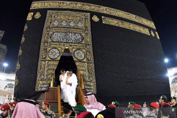 Presiden tunaikan ibadah umrah