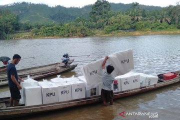 Pengiriman logistik Pemilu di SM Rimbang Baling Riau andalkan perahu