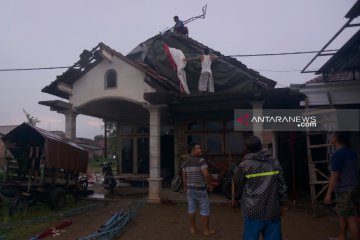 4 TPS di Tulungagung dipindah akibat puting beliung