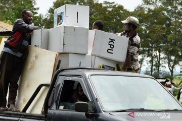 Distribusi logistik pemilu di Wamena