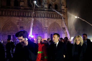 Presiden Macron tinjau proses restorasi Katedral Notre-Dame