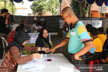 Belasan peserta tes cepat Panti Laras Cipayung reaktif COVID-19