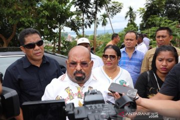 Gubernur Papua tunda hari pencoblosan karena logistik telat datang