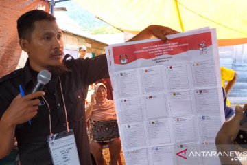 370 TPS di Banggai baru mulai pemungutan suara